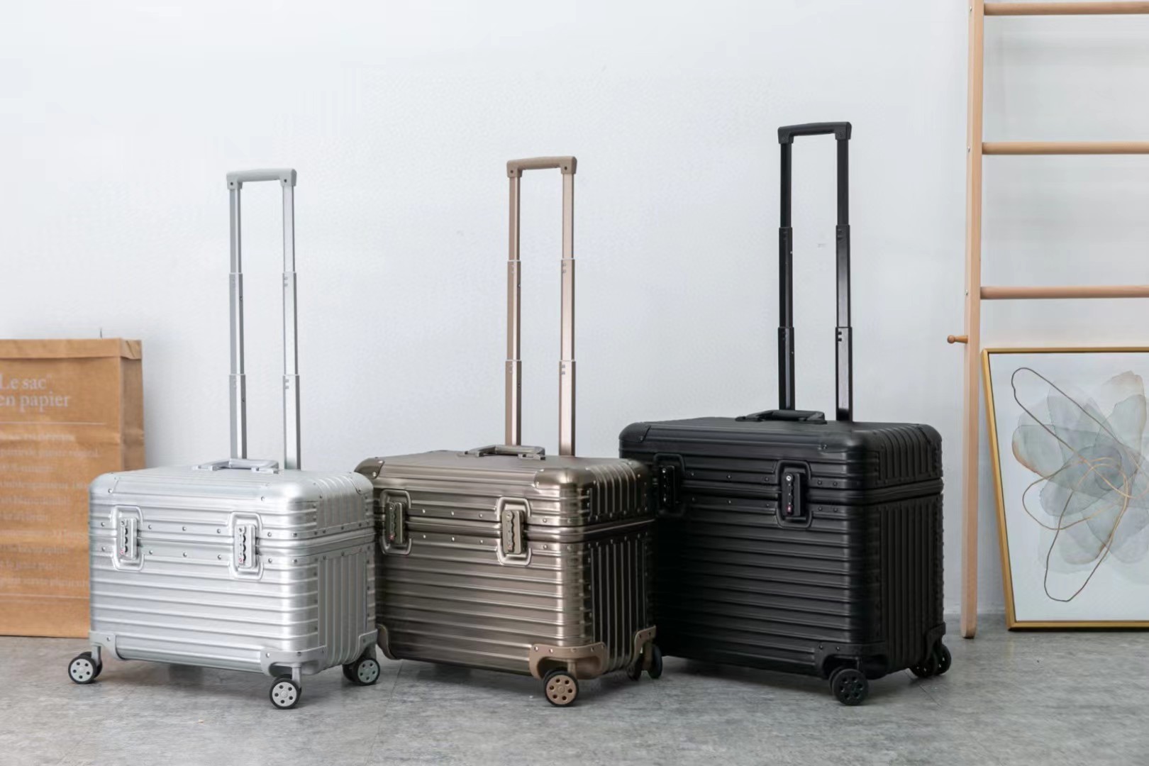 Anong mga uri ng mga materyales ang magagamit para sa pagpili para sa maleta?